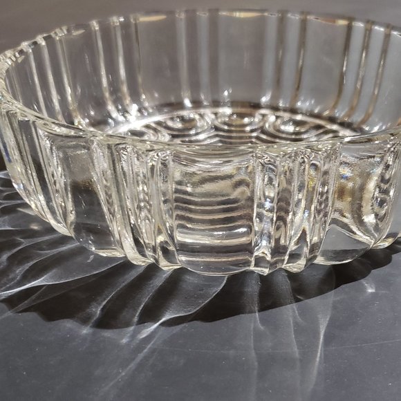 Vtg pressed glass spiderweb bowl - Picture 9 of 11
